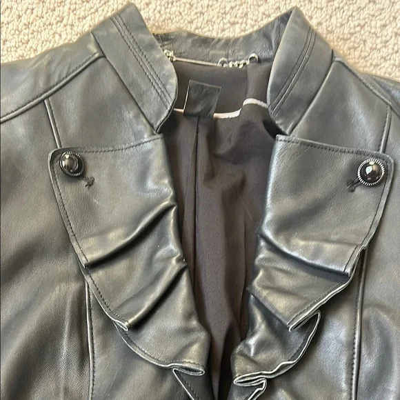 Elegant Black Women's Leather Jacket - Picture 4 of 10